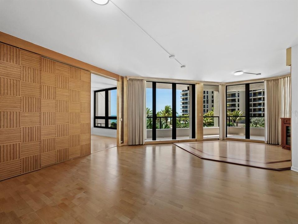For Sale: $1,000,000 (2 beds, 2 baths, 1827 Square Feet)