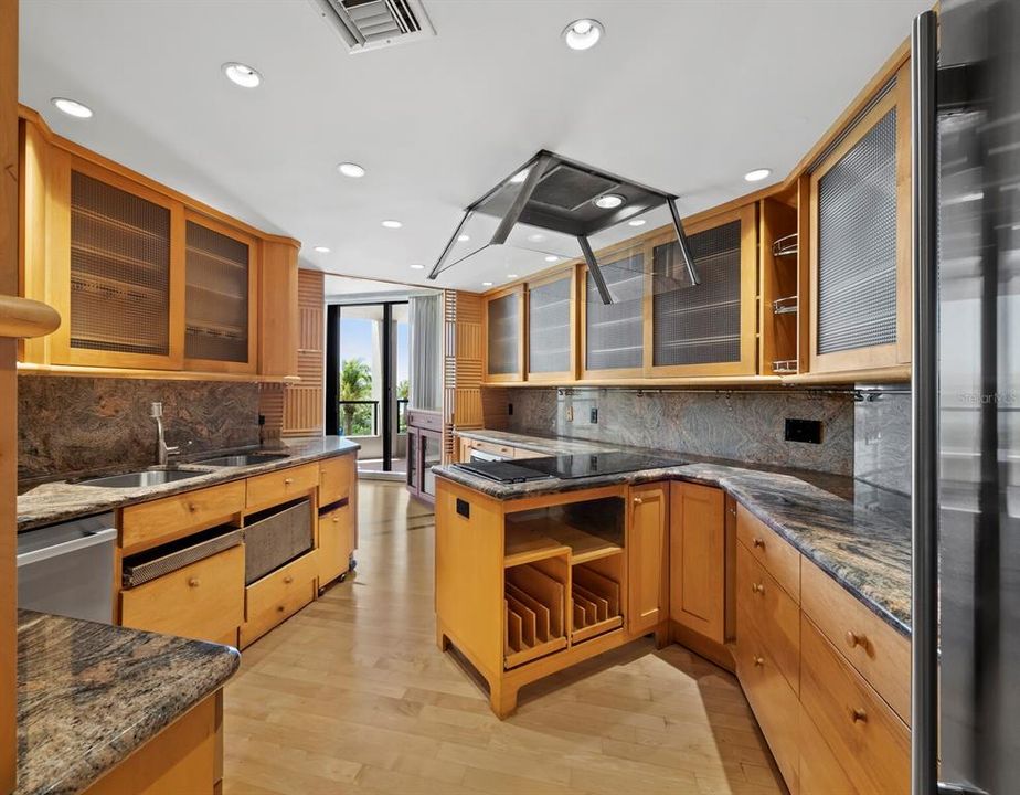 For Sale: $1,000,000 (2 beds, 2 baths, 1827 Square Feet)