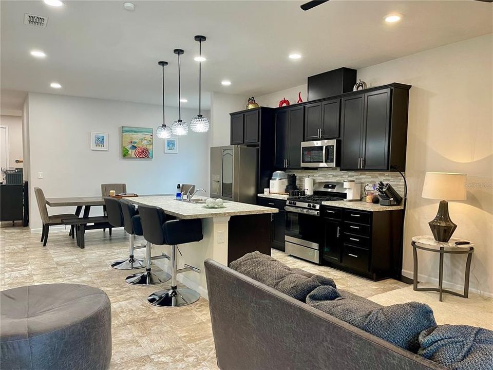 En Venta: $335,900 (3 camas, 2 baños, 1437 Pies cuadrados)