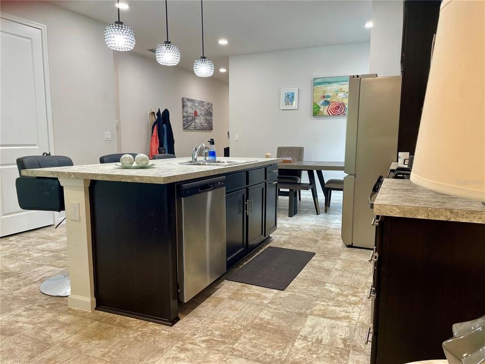 En Venta: $335,900 (3 camas, 2 baños, 1437 Pies cuadrados)