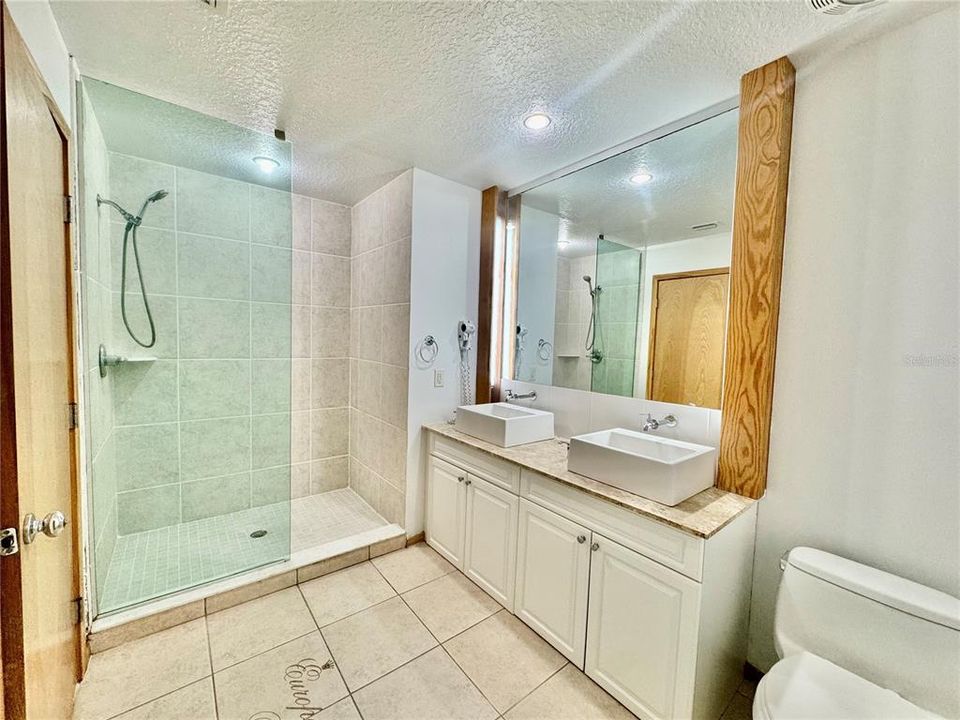 En Venta: $199,000 (2 camas, 2 baños, 1250 Pies cuadrados)