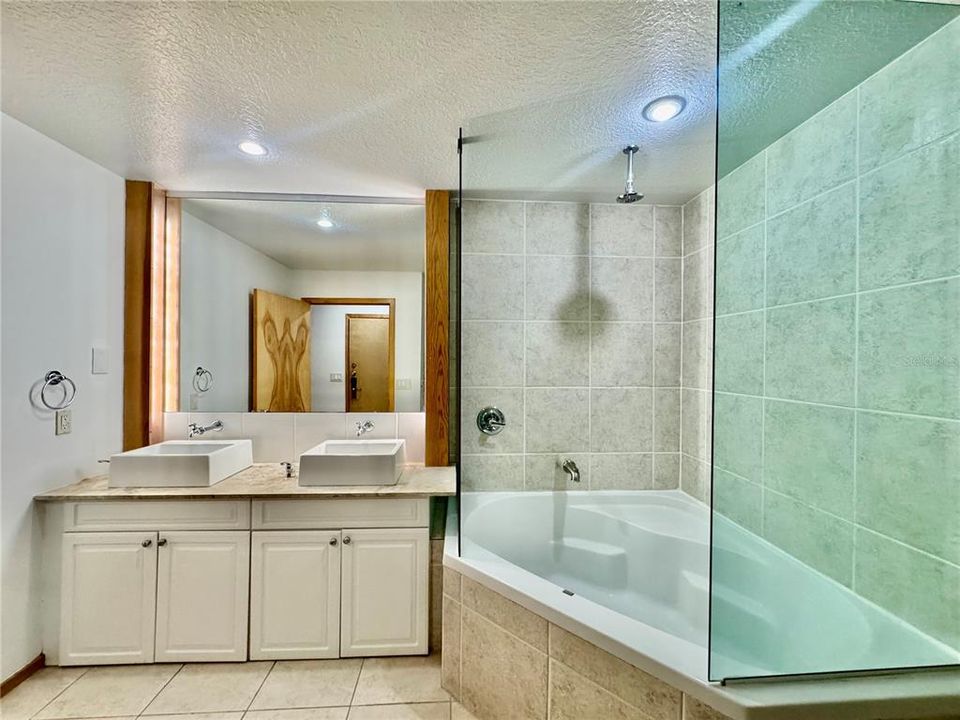 En Venta: $199,000 (2 camas, 2 baños, 1250 Pies cuadrados)