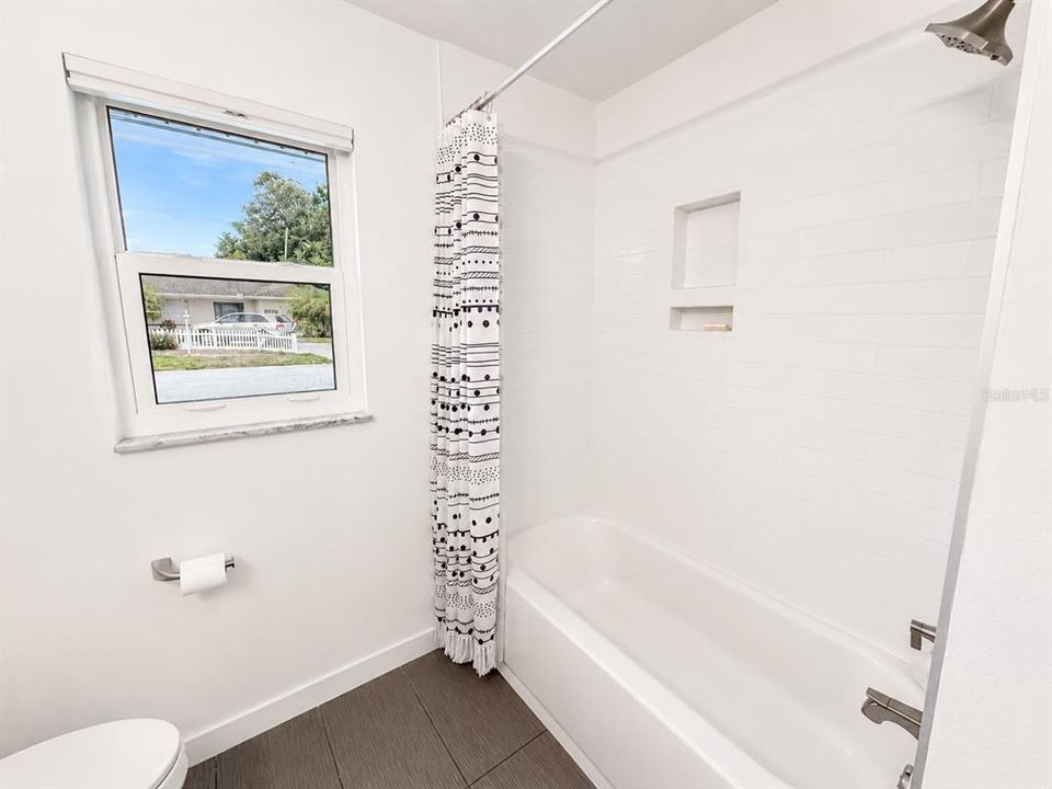 Active With Contract: $999,999 (4 beds, 2 baths, 1913 Square Feet)