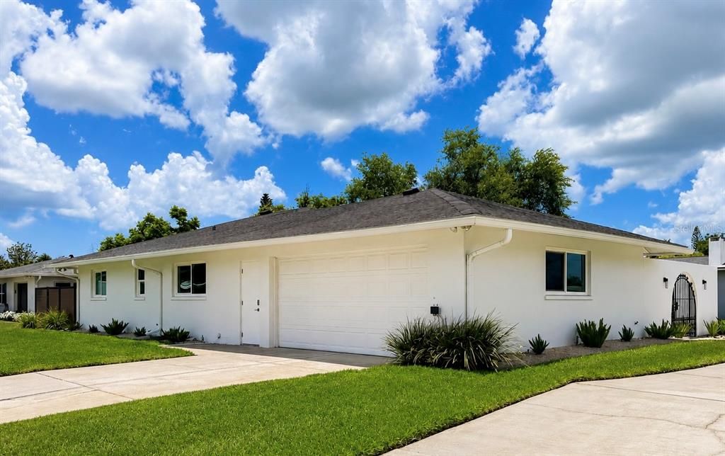 Active With Contract: $999,999 (4 beds, 2 baths, 1913 Square Feet)