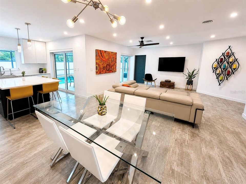 Active With Contract: $999,999 (4 beds, 2 baths, 1913 Square Feet)