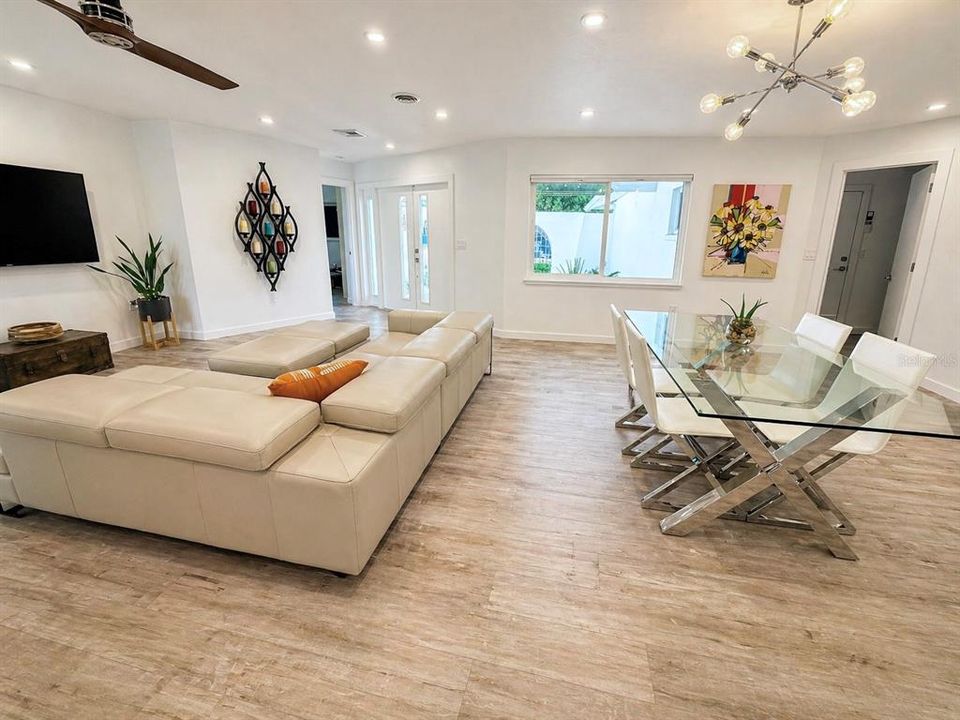 Active With Contract: $999,999 (4 beds, 2 baths, 1913 Square Feet)