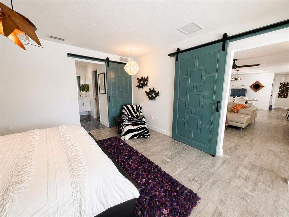 Active With Contract: $999,999 (4 beds, 2 baths, 1913 Square Feet)