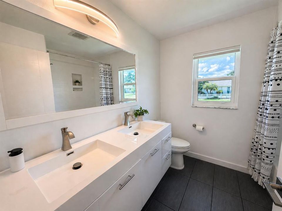 Active With Contract: $999,999 (4 beds, 2 baths, 1913 Square Feet)