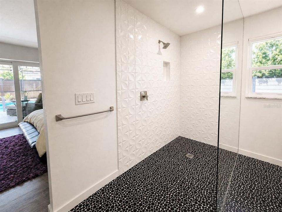 Active With Contract: $999,999 (4 beds, 2 baths, 1913 Square Feet)