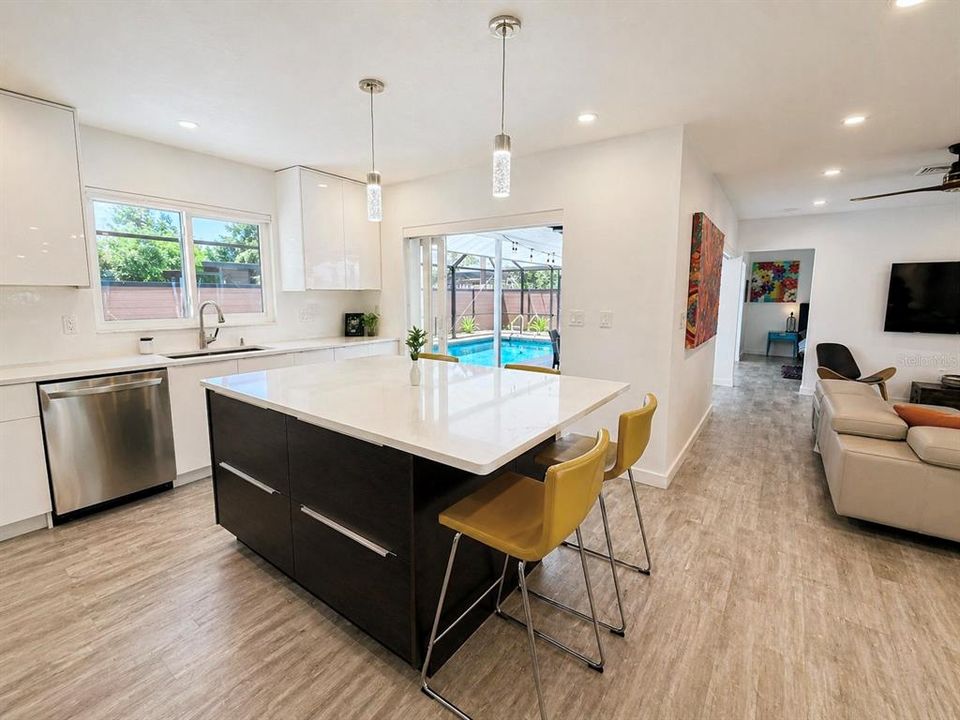 Active With Contract: $999,999 (4 beds, 2 baths, 1913 Square Feet)