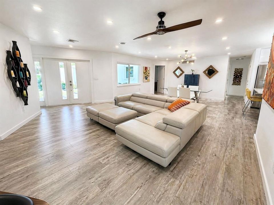 Active With Contract: $999,999 (4 beds, 2 baths, 1913 Square Feet)