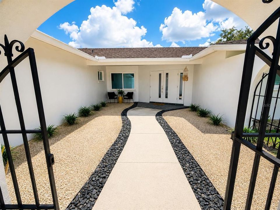 Active With Contract: $999,999 (4 beds, 2 baths, 1913 Square Feet)