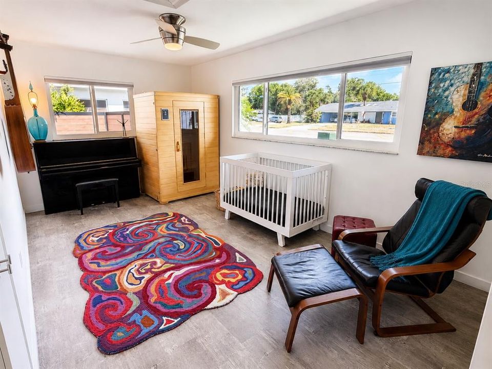 Active With Contract: $999,999 (4 beds, 2 baths, 1913 Square Feet)