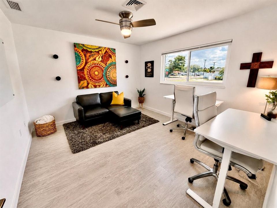 Active With Contract: $999,999 (4 beds, 2 baths, 1913 Square Feet)