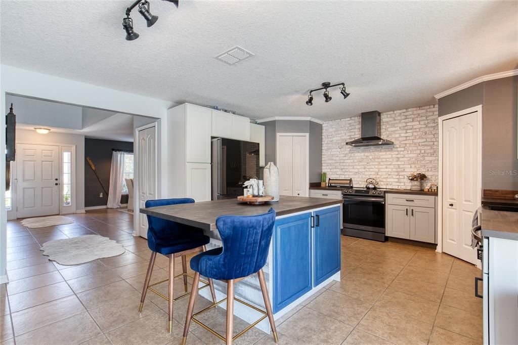 En Venta: $569,900 (4 camas, 2 baños, 2907 Pies cuadrados)