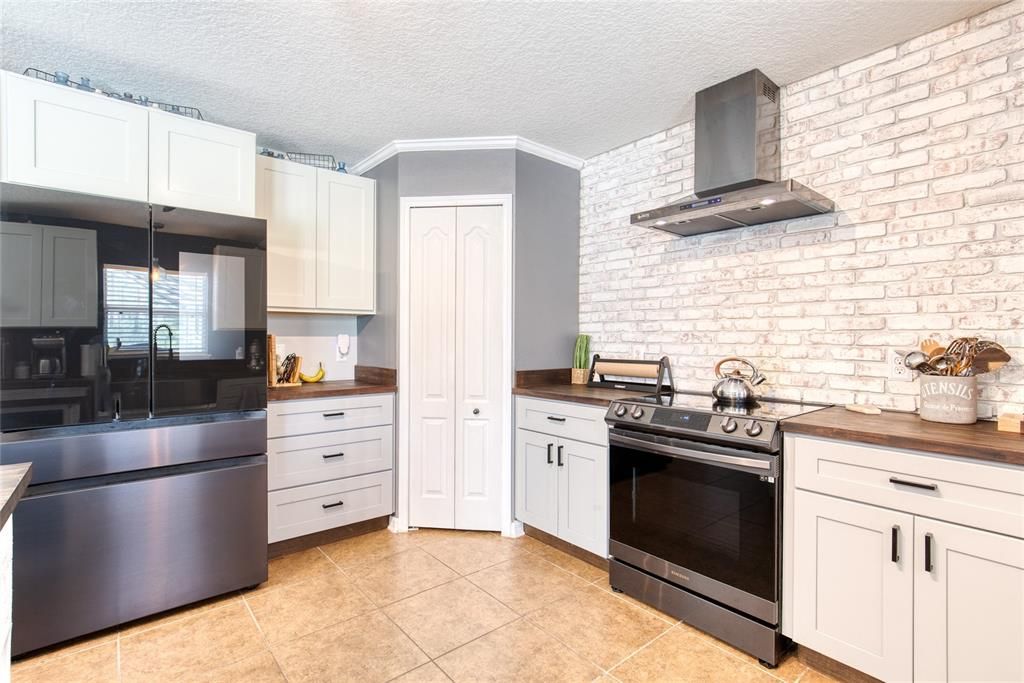 En Venta: $569,900 (4 camas, 2 baños, 2907 Pies cuadrados)