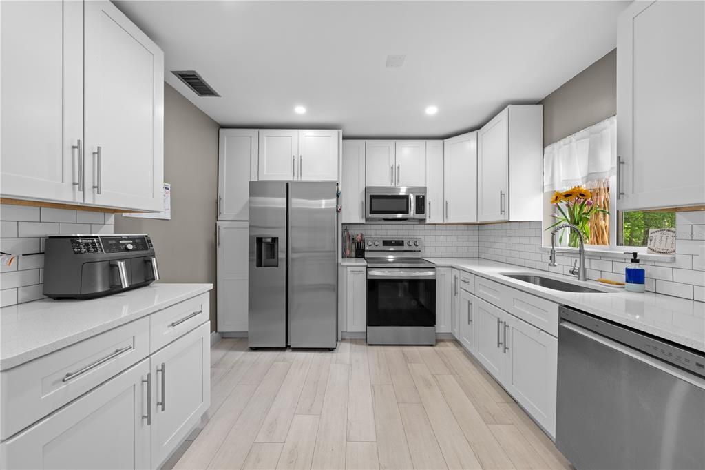 На продажу: $319,999 (3 спален, 1 ванн, 1512 Квадратных фут)