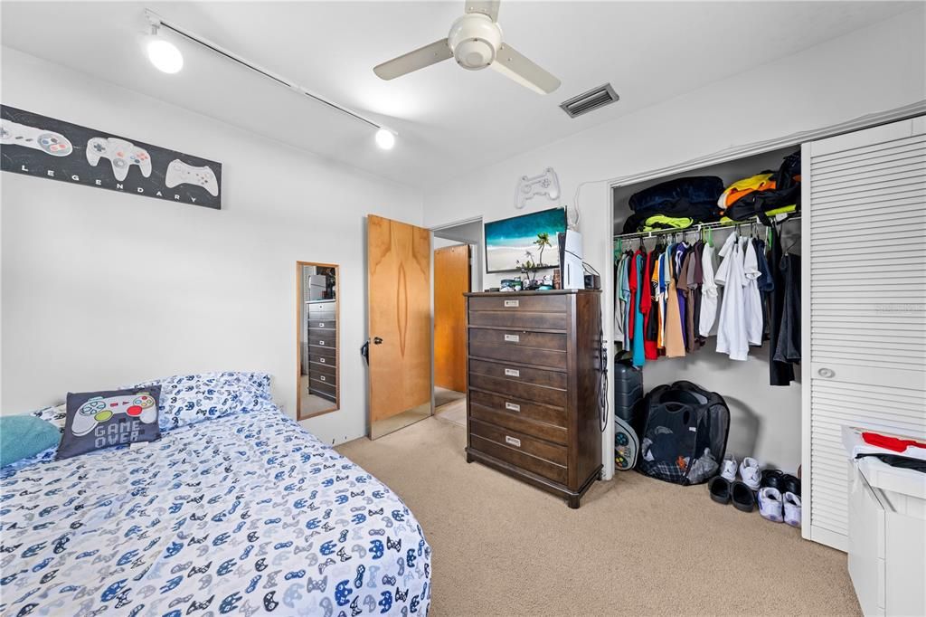 На продажу: $319,999 (3 спален, 1 ванн, 1512 Квадратных фут)