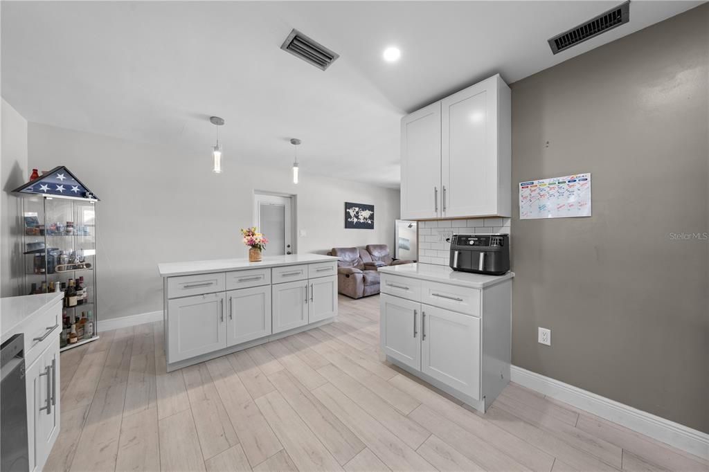На продажу: $319,999 (3 спален, 1 ванн, 1512 Квадратных фут)