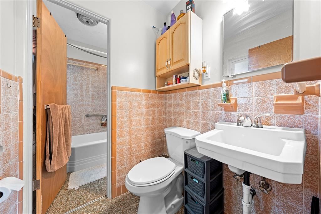 На продажу: $319,999 (3 спален, 1 ванн, 1512 Квадратных фут)