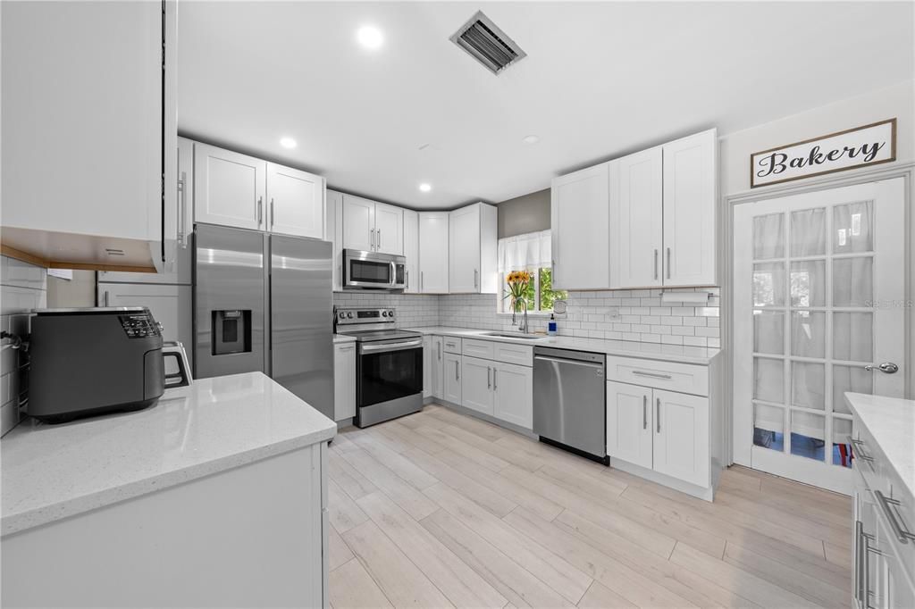 На продажу: $319,999 (3 спален, 1 ванн, 1512 Квадратных фут)