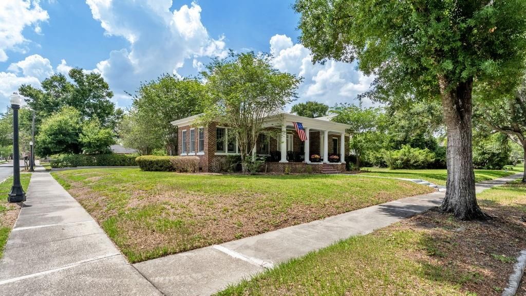 For Sale: $634,900 (3 beds, 2 baths, 2588 Square Feet)