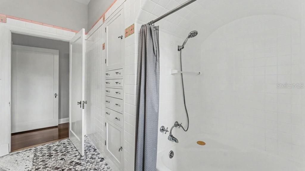 For Sale: $634,900 (3 beds, 2 baths, 2588 Square Feet)