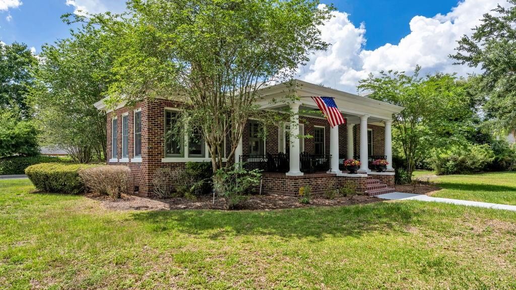 For Sale: $634,900 (3 beds, 2 baths, 2588 Square Feet)