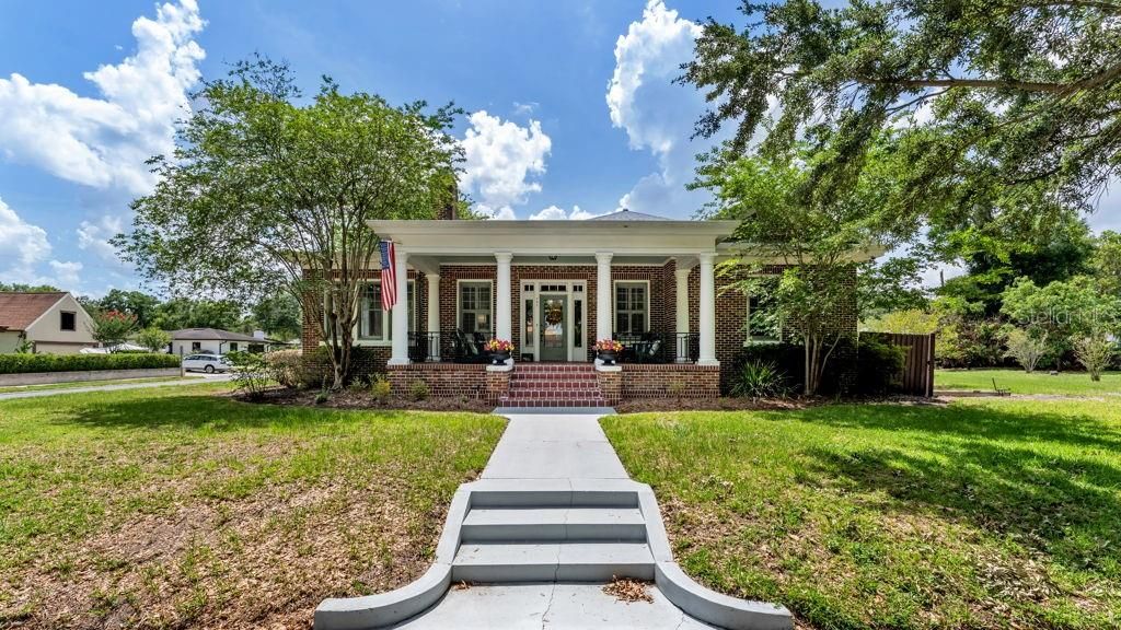 For Sale: $634,900 (3 beds, 2 baths, 2588 Square Feet)