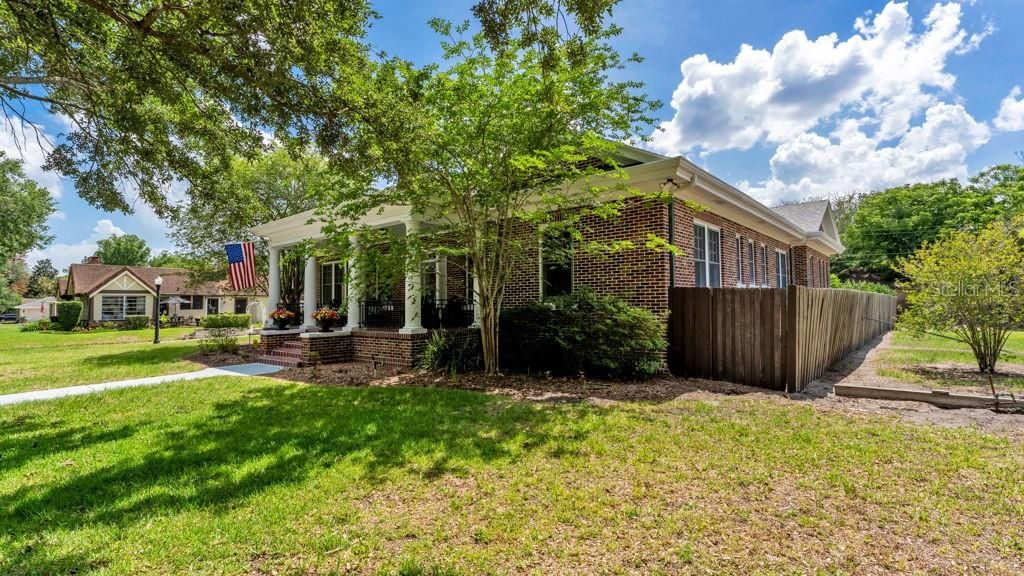 For Sale: $634,900 (3 beds, 2 baths, 2588 Square Feet)