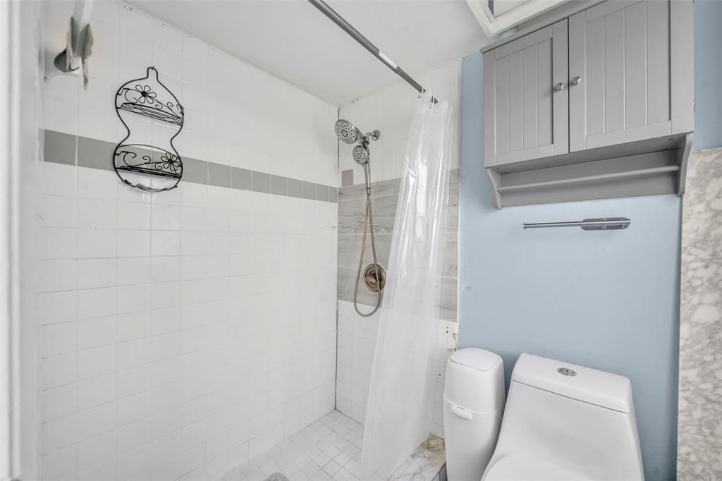 For Sale: $400,000 (3 beds, 2 baths, 1589 Square Feet)