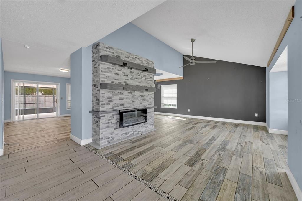 For Sale: $400,000 (3 beds, 2 baths, 1589 Square Feet)