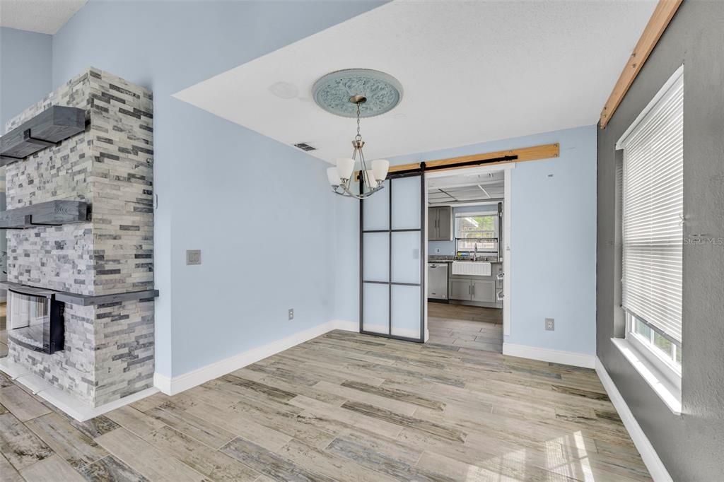 For Sale: $400,000 (3 beds, 2 baths, 1589 Square Feet)