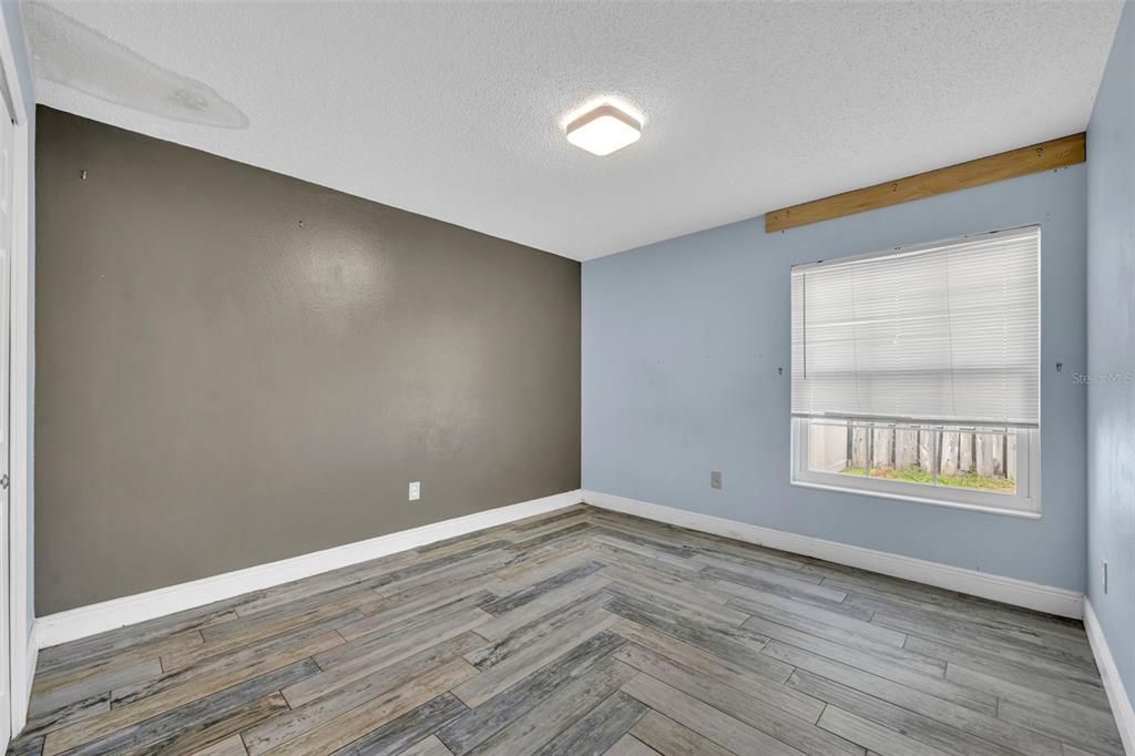 For Sale: $400,000 (3 beds, 2 baths, 1589 Square Feet)