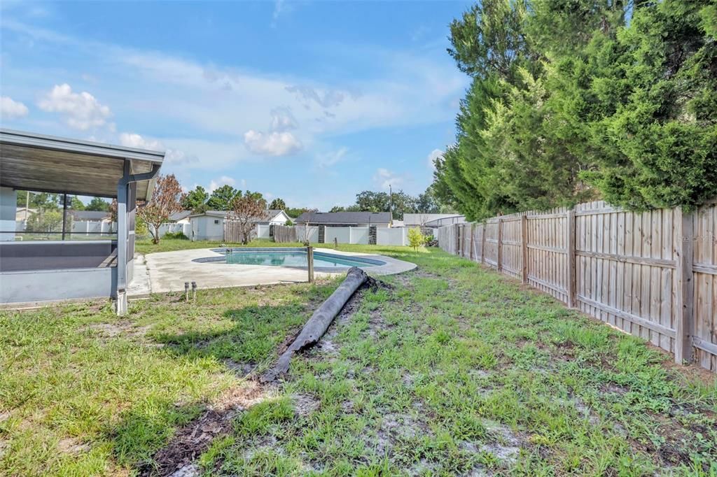 For Sale: $400,000 (3 beds, 2 baths, 1589 Square Feet)
