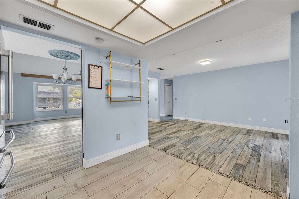 For Sale: $400,000 (3 beds, 2 baths, 1589 Square Feet)
