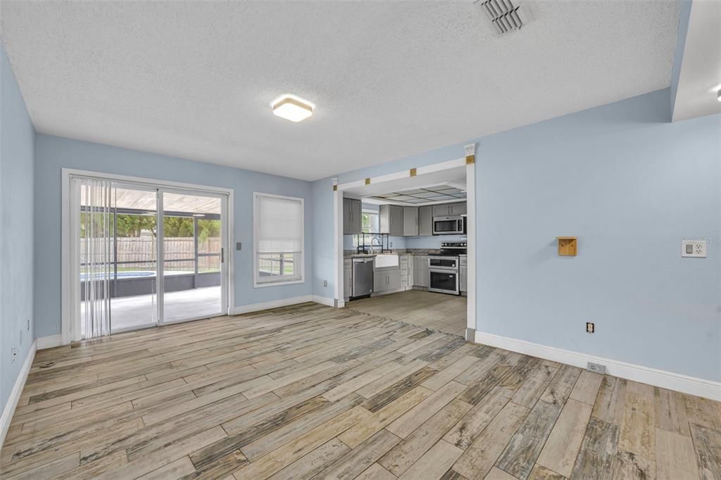 For Sale: $400,000 (3 beds, 2 baths, 1589 Square Feet)