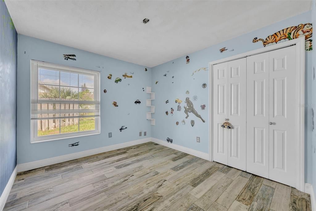 For Sale: $400,000 (3 beds, 2 baths, 1589 Square Feet)