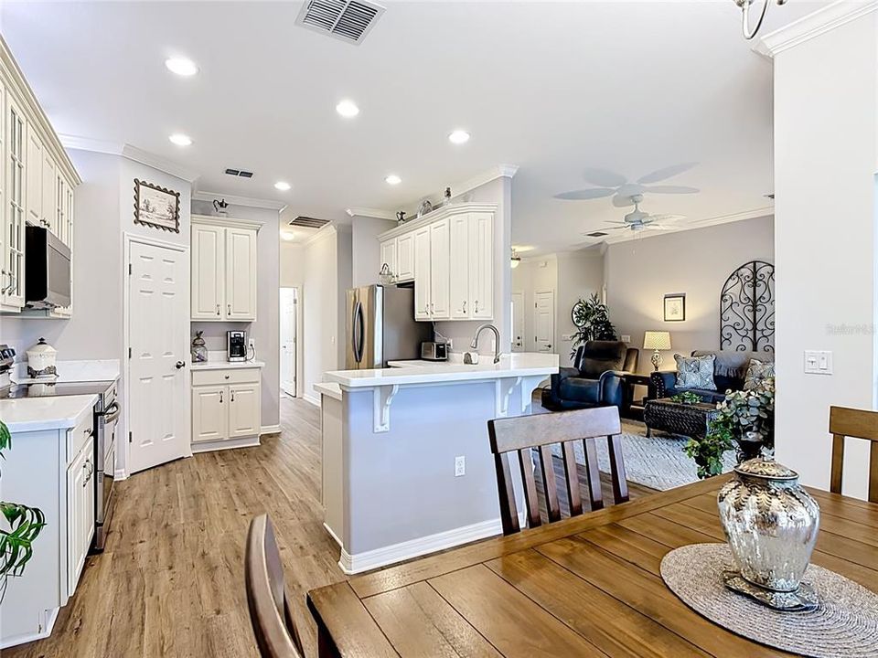 Active With Contract: $270,000 (2 beds, 2 baths, 1467 Square Feet)