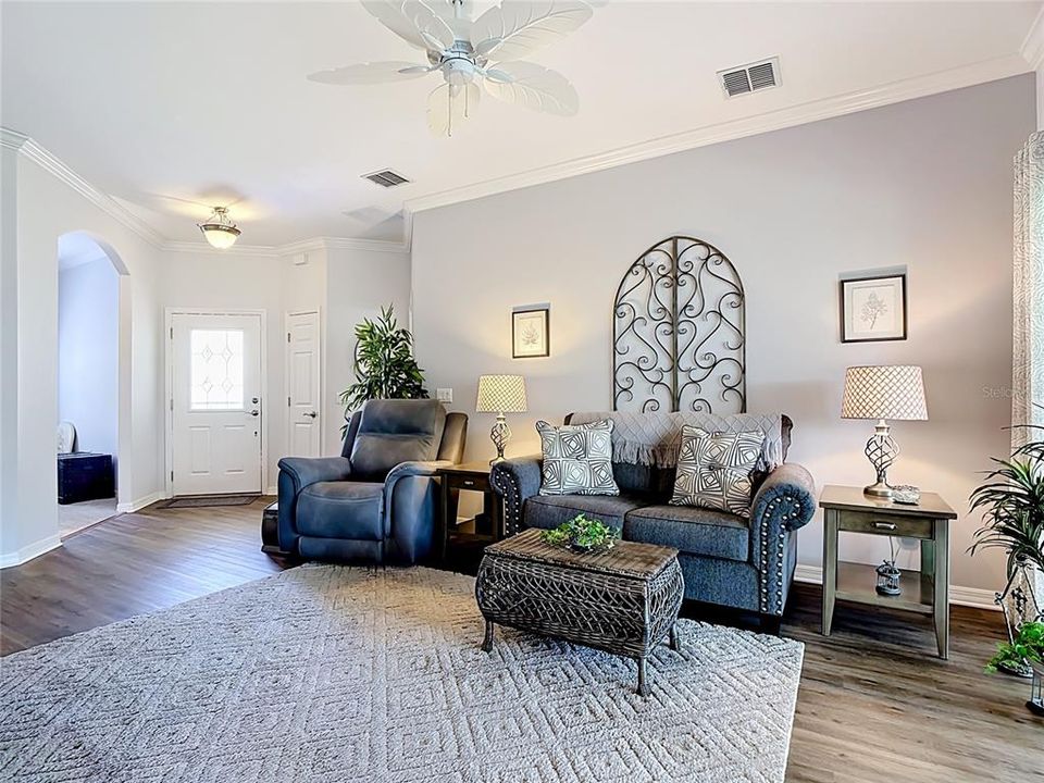 Active With Contract: $270,000 (2 beds, 2 baths, 1467 Square Feet)