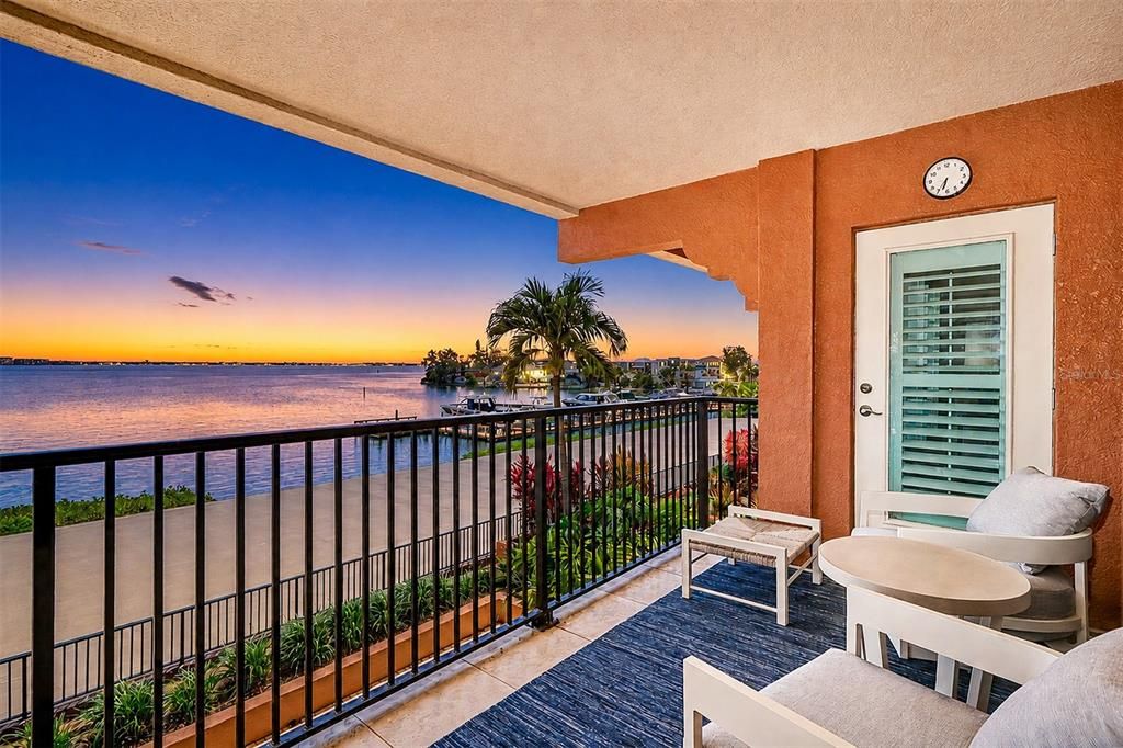 For Sale: $1,900,000 (3 beds, 3 baths, 2370 Square Feet)