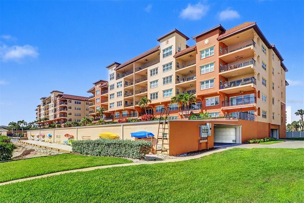 For Sale: $1,900,000 (3 beds, 3 baths, 2370 Square Feet)