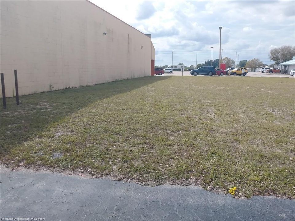 На продажу: $400,000 (0.24 acres)
