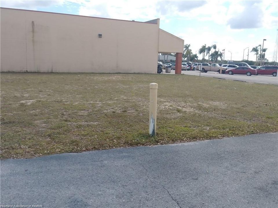 На продажу: $400,000 (0.24 acres)