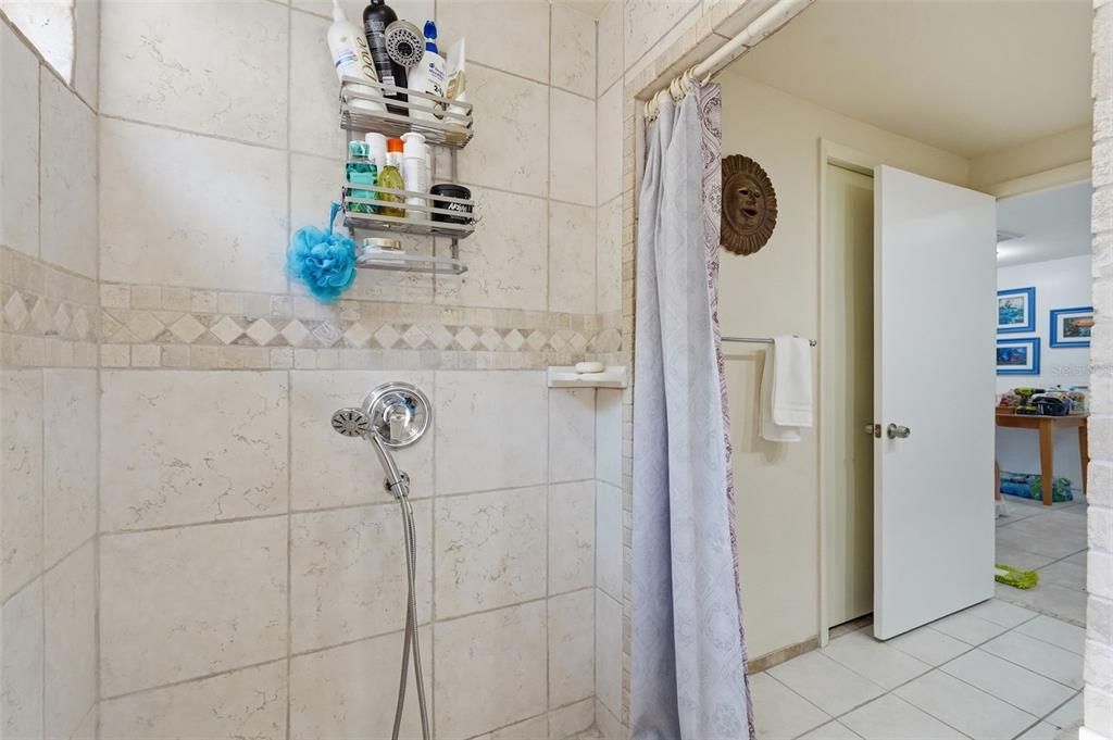 На продажу: $307,000 (3 спален, 1 ванн, 960 Квадратных фут)