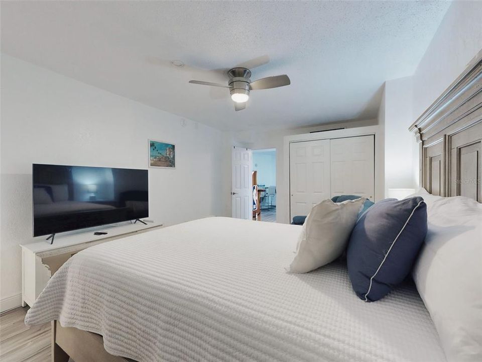 For Sale: $159,000 (2 beds, 1 baths, 733 Square Feet)