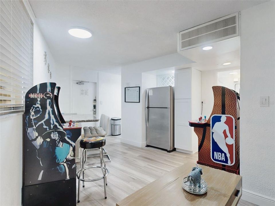 For Sale: $159,000 (2 beds, 1 baths, 733 Square Feet)