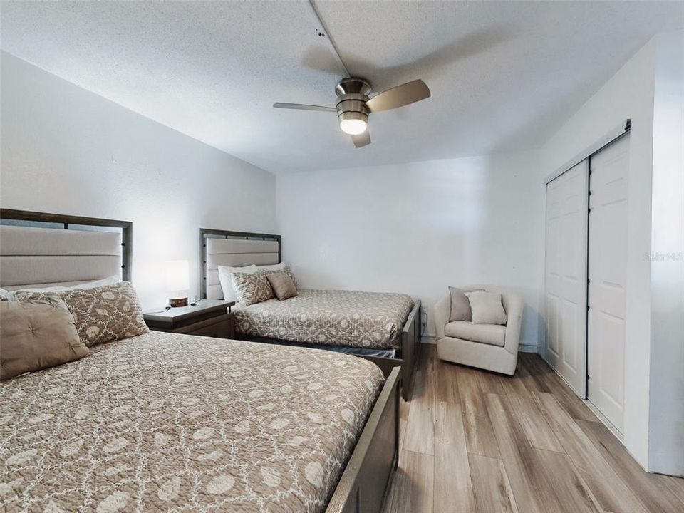 For Sale: $159,000 (2 beds, 1 baths, 733 Square Feet)