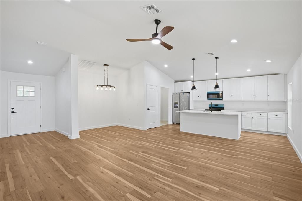 For Sale: $350,000 (4 beds, 2 baths, 1720 Square Feet)
