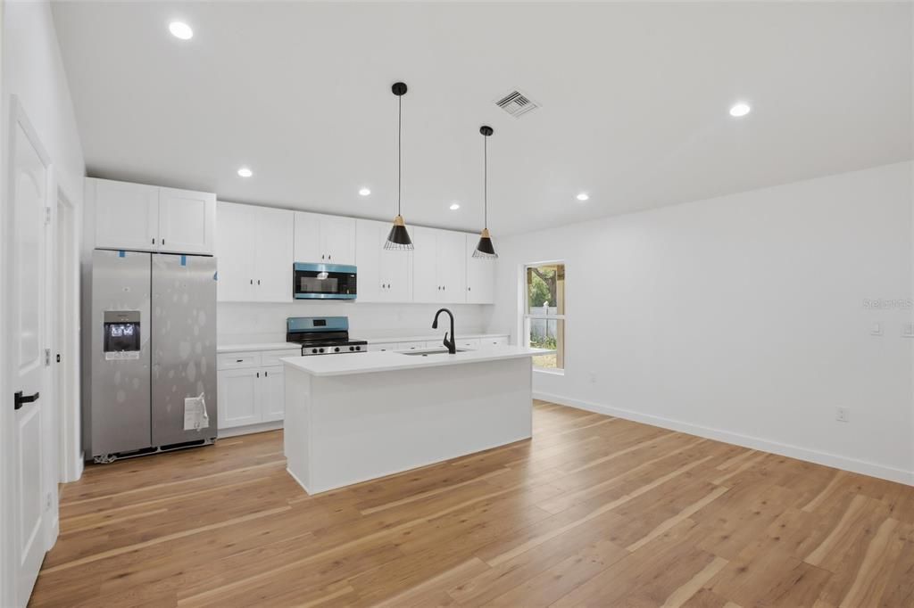 For Sale: $350,000 (4 beds, 2 baths, 1720 Square Feet)
